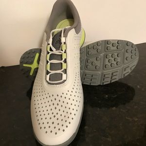 Ladies NWT golf shoes